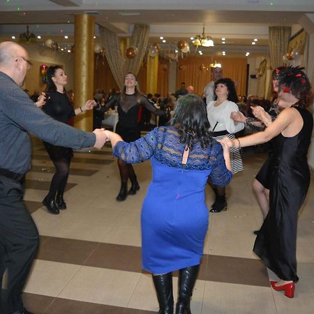 Pensiunea Popasul Ursilor Chiscau Esterno foto