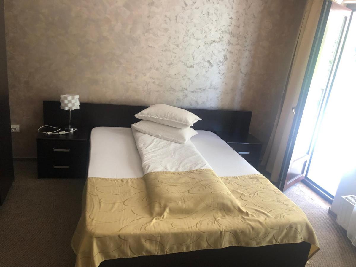 Pensiunea Popasul Ursilor Chiscau Esterno foto