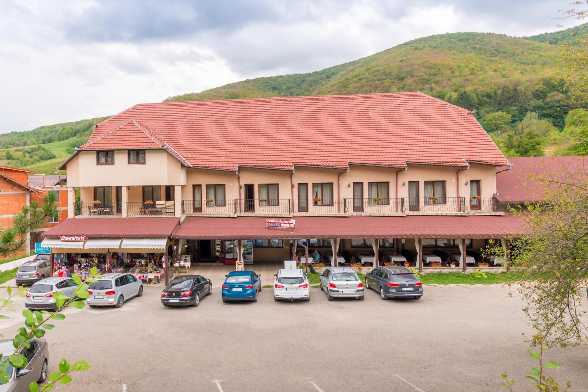 Pensiunea Popasul Ursilor Chiscau Esterno foto